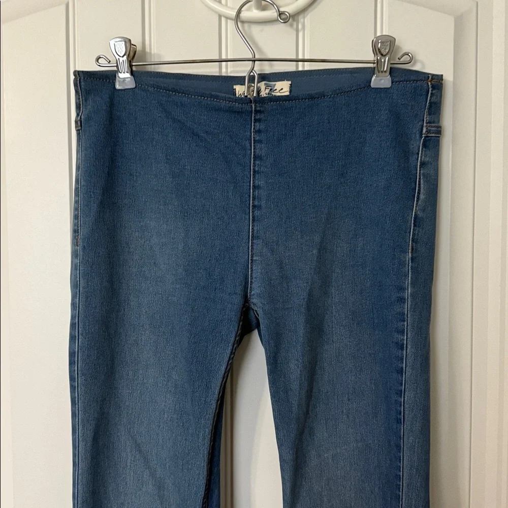 We The Free - Penny Pull-On Flare Jeans - Size 27 - Good Used Condition!! - Picture 3 of 8